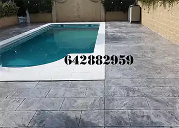 Piscina con hormigón impreso